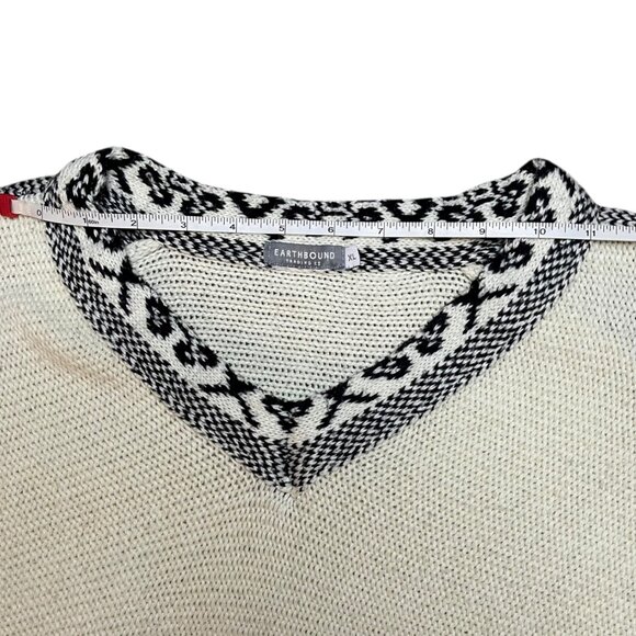 Earthbound Winter Knit Poncho Sweater XL Ivory Black Fringe Boho Western Nordic - Picture 8 of 10